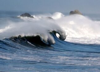 Neft Daşlarında dalğanın hündürlüyü 4 metrə çatıb dalğa