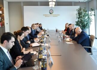 AYİB ilə COP29-a hazırlıq çərçivəsində görülən işlər müzakirə olunub İqtisadiyyat naziri Mikayıl Cabbarov Avropa Yenidənqurma və İnkişaf Bankının (AYİB) İqlim Strategiyası və Çatdırılması Departamentinin icraçı direktoru Harri Boyd-Karpenterlə görüşüb