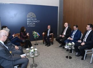 Ceyhun Bayramov: COP Üçlüyü çərçivəsində Braziliya ilə əməkdaşlığın genişləndirilməsi üçün geniş imkanlar var Azərbaycan Respublikasının xarici işlər naziri Ceyhun Bayramov və Braziliya Xarici İşlər Nazirliyinin baş katibi Maria Laura da Roşa