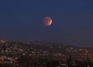 Gələn il Yerdə iki Günəş və iki Ay tutulması baş verəcək Ay tutulması