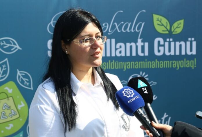 Ekologiya və Təbii Sərvətlər Nazirliyinin Ekoloji maarifləndirmə və ictimaiyyətlə əlaqələr şöbəsinin müdiri Səyyarə Məmmədova Ekologiya və Təbii Sərvətlər Nazirliyinin Ekoloji maarifləndirmə və ictimaiyyətlə əlaqələr şöbəsinin müdiri Səyyarə Məmmədova