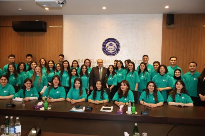 “Yaşıl dünya naminə BSU könüllüləri” qrupu
