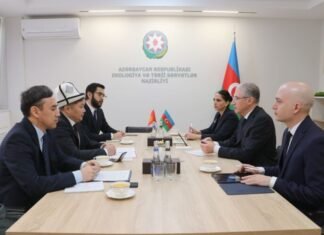 Qırğız Respublikasının Azərbaycandakı səfiri ilə COP29-a hazırlıqla bağlı fikir mübadiləsi aparılıb Qırğız Respublikasının Azərbaycan Respublikasındakı fövqəladə və səlahiyyətli səfiri Kayrat Osmonaliyev ilə ekologiya və təbii sərvətlər naziri Muxtar Babayev arasında görüş