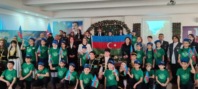 Binəqədi rayonu R.Əliyev adına 3 nömrəli tam orta məktəbdə “Yaşıl dünya naminə həmrəylik ili”-nə həsr olunmuş möhtəşəm tədbir Binəqədi rayonu R.Əliyev adına 3 nömrəli tam orta məktəbdə “Yaşıl dünya naminə həmrəylik ili”-nə həsr olunmuş möhtəşəm tədbir
