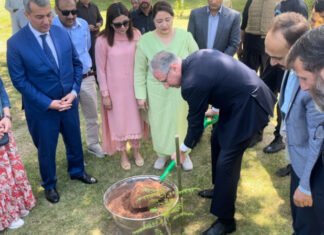 Muxtar Babayev İslamabadda Azərbaycan parkını ziyarət edib COP29-un müəyyən olunmuş prezidenti Muxtar Babayev və Pakistan Baş nazirinin İqlim Dəyişikliyi və Ətraf Mühitin Koordinasiyası üzrə koordinatoru Romina Xurşid Alam