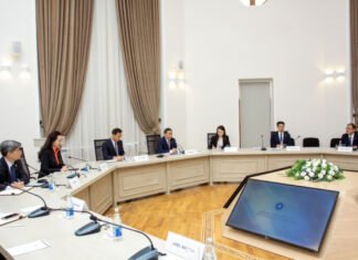 Çinlə yaşıl enerji əməkdaşlığının inkişafı müzakirə edilib Energetika naziri Pərviz Şahbazovla “China Energy Engineering Group Co.Ltd” şirkətinin sədri Song Hailiangin rəhbərlik etdiyi və “China Energy International Group Co. Ltd” şirkətinin sədri Lyu Zexiangin da daxil olduğu nümayəndə heyəti arasında görüş