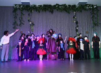 Məktəb-liseydə “Yaşıl dünya naminə həmrəylik ili”nə həsr edilmiş tamaşa nümayiş olunub Məktəb-liseydə “Yaşıl dünya naminə həmrəylik ili”nə həsr edilmiş tamaşa nümayiş olunub