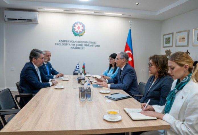 Yunanıstan Respublikasının Azərbaycan Respublikasındakı fövqəladə və səlahiyyətli səfiri Xristos Kapodistrias və ekologiya və təbii sərvətlər naziri Muxtar Babayev