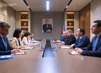 XİN: BMT-nin Qaçqınlar üzrə Ali Komissarlığının nümayəndəsi COP29-a hazırlıq işləri barədə məlumatlandırılıb Azərbaycan Respublikasının xarici işlər naziri Ceyhun Bayramov və BMT-nin Qaçqınlar üzrə Ali Komissarlığının Azərbaycandakı nümayəndəsi Bik Lumu