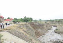 Qubada sel torpaq uçqununa səbəb olub, kənd yolu bağlanıb Qubada sel