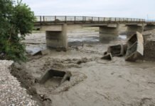 Qusarçay üzərində alternativ yolu sel aparıb, Qubadan sərhədə gedən yol müvəqqəti bağlanıb Qusarçay üzərində alternativ yolu sel aparıb