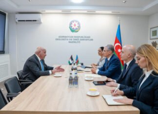 İordaniyanın Azərbaycandakı səfiri ilə COP29-a hazırlıq tədbirləri ətrafında fikir mübadiləsi aparılıb İordaniya Haşimilər Krallığının Azərbaycan Respublikasındakı fövqəladə və səlahiyyətli səfiri Ömər Bərəkət əl-Nahar ekologiya və təbii sərvətlər naziri Muxtar Babayev ilə görüşdə