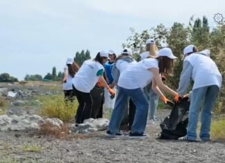 COP29 könüllüləri Xəzər dənizinin Lənkəran sahilində təmizlik aksiyasında iştirak ediblər COP29 könüllüləri Xəzər dənizinin Lənkəran sahilində təmizlik aksiyasında