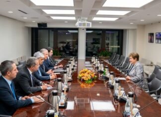 COP29 sədrliyi ilə IMF-nin icraçı direktoru iqlim davamlılığı üçün maliyyə islahatlarını müzakirə edib COP29 sədrliyi ilə Beynəlxalq Valyuta Fondunun (IMF) icraçı direktoru Kristalina Georgieva iqlim davamlılığı üçün maliyyə islahatlarını müzakirə edib