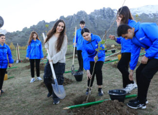 Heydər Əliyev Fondunun vitse-prezidenti Leyla Əliyeva Lerikdə ağacəkmə aksiyasında iştirak edib Heydər Əliyev Fondunun vitse-prezidenti Leyla Əliyeva