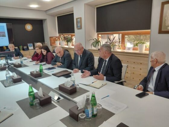 Hacıqabul g&ouml;l&uuml;n&uuml;n m&ouml;vcud vəziyyəti və bərpası yollarına həsr olunmuş dəyirmi masa